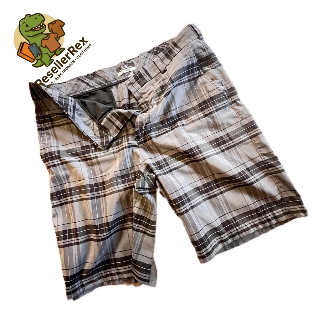 Snake Eyes Dry 18 Men's Plaid Golf Shorts Size 36 Gray Flat Front Casual Outdoor